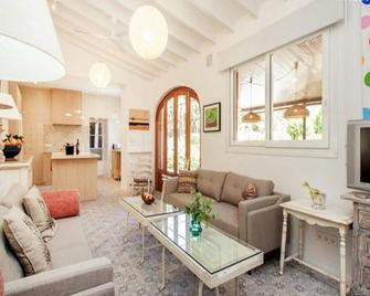 Camp de Son Llempaies, 7 bedroom finca for 12, between Sóller & Port de Sóller. - Port de Sóller - Living room