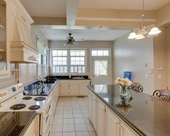 Walk to The Square! Historic Lawrenceburg Home - Lawrenceburg - Cucina