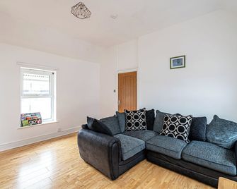 Colwyn Bay Two Bedroom Apartment by Guestz - Colwyn Bay - Wohnzimmer
