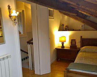 LAKE ORTA elegant apartment, historical center, max relax, 50 mt from the lake - Pella - Bedroom