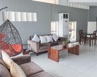 Tiptop Tower Suite Inn - Dumaguete City - Living room