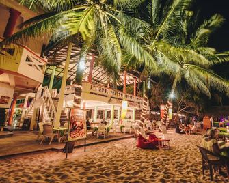 International Beach Hotel & Restaurant - Hikkaduwa
