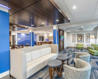 Holiday Inn Express & Suites Milledgeville By IHG - Milledgeville - Gebouw