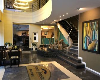 Howard Johnson by Wyndham San Pedro - San Pedro - Lobby