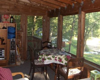 Cozy Cabin on Loon Lake - Plymouth - Eetruimte