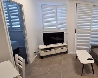Chasely Apartment Hotel - Brisbane - Living room