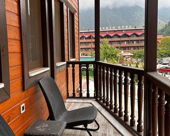 Hayat Rose Otel - Uzungöl - Balkon