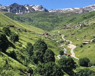 Yedigoller Hotel & Restaurant - Uzungöl - Dış görünüm