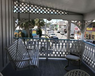 Cedar Inn - Cedar Key - Balcón