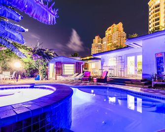 Bamboo House, Heated pool, Steps from the beach. - Fort Lauderdale - Piscina