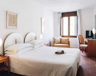 Hotel Palazzo Ognissanti - Florence - Bedroom