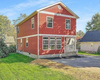 The Glenshaw- Spacious 5 bedroom home on Lakeside Edinboro - Edinboro - Edificio