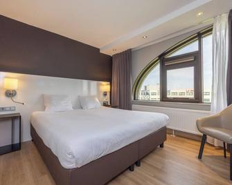 Relax with Indoor Heated Pool — Free Parking, Minutes to Dom Tower & Museums - Nieuwegein - Schlafzimmer