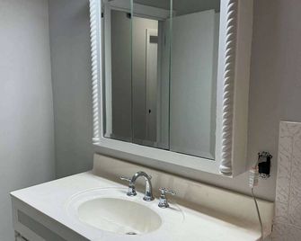 3 Br Apartment Near Wesleyan 202 - Middletown