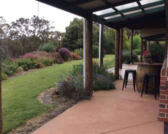 Mt Willyung Retreat Albany is family friendly. Ideal for family reunions.br - Albany - Patio