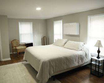 Charming 1-bedroom apartment, with Wi-Fi, A/C in historic Waynesboro, VA - Waynesboro - Ložnice