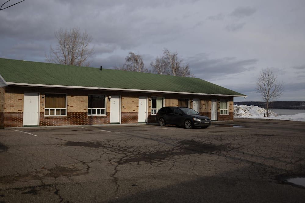 موتل ديبلوي - سانت اني دي باوبر - مبنى