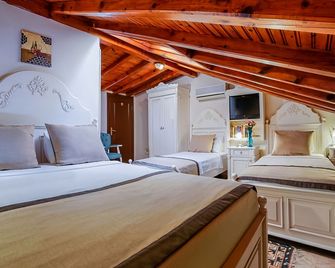 La Paloma Hotel - Antalya - Schlafzimmer