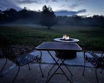 Sunset Cabin-Adults Only Hot Tub Getaway - Hillsboro - Patio