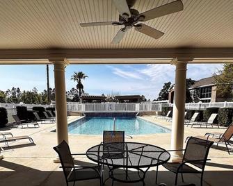 Park Avenue Beauty - Foley - Pool