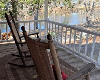 Adorable 2 story lake front setting. - Georgetown - Balcón