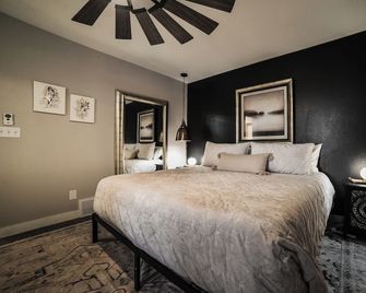 Luxury 4BR w/ King Bed | Fast Wi-Fi | Private Yard - Jackson - Habitación