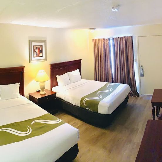 Bedroom view of Niagara Best Inn