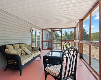 Pristine 3 bedroom/2 bath home close to the Blue Ridge Parkway! - Bedford - Балкон