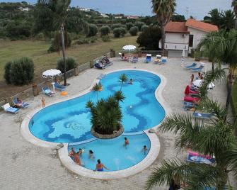 Rosy Hotel Residence - Ricadi