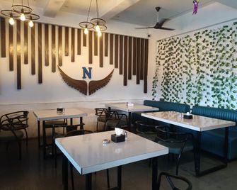 Hotel Navinya Resto Bar and Lodging Phalane - Vadgaon - Restaurant