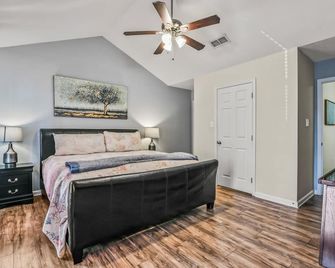 3 Bedroom Beach Townhouse17, one block to beach, Gulfport/Biloxi - Gulfport - Bedroom