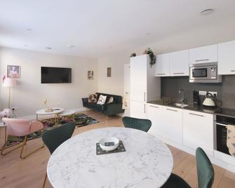 Dream Stays Bath - John Street Apartments - Bath - Living room