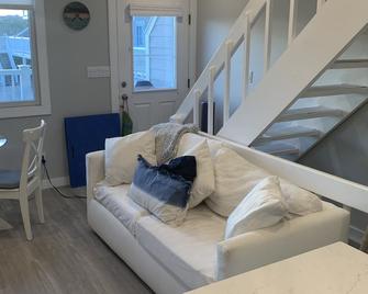 Perfect, Beautifully Newly Designed 1,000 Ft. Montauk Oceanfrt 3-Level Townhouse - Montauk - Salon