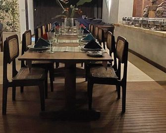 Ella Nine Peaks - Ella - Comedor