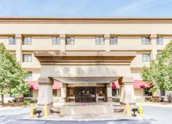 Baymont by Wyndham Kalamazoo - Kalamazoo - Toà nhà