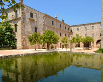 Pousada Mosteiro Amares - Amares - Building