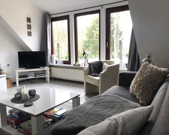 Beautiful friendly apartment in Gyhum-Bockel on the A1 idyllic location with Waldblic - Zeven - Soggiorno