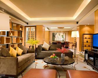 شيراتون جراند شانغهاي بودونغ هوتل آند ريزيدنسيز - شنغهاي - غرفة معيشة