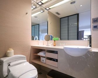 Hotel Cozzi Minsheng Taipei - טאיפיי - חדר רחצה