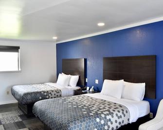 Rodeway Inn - Swainsboro - Bedroom