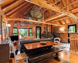 Tree House - Waterfront Home Situated In A Quiet Cove Looking At Toothaker Island - Oquossoc - Dining room