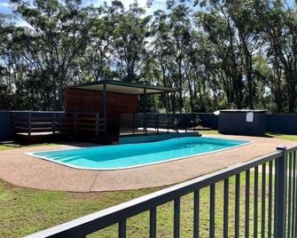 Bull and Bush Hotel - Williamtown - Pool
