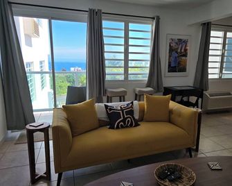 Ocean views at Mama Ramona's in Quebradillas - Quebradillas - Wohnzimmer