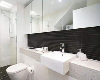 New York on Riley - Split-Level Executive 2BR Darlinghurst Apartment with a New York Feel - Sydney - Bad