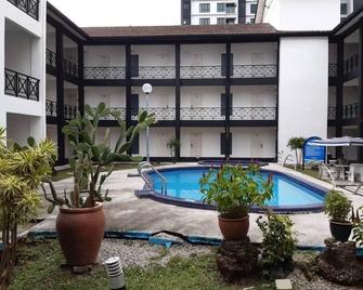 Hotel Seri Malaysia Pulau Pinang - ג'ורג' טאון - בריכה