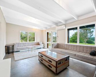 Yarra Valley 2br Lux Vineyard Retreat - Dixons Creek - Wohnzimmer