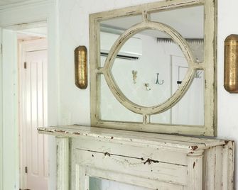 Ulster County Farmhouse Near Waterfalls and Winery! - Pine Bush