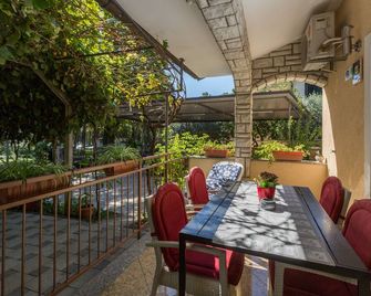 Apartments with parking space Porec - 2216 - Poreč - Balcón