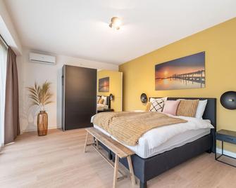 Waterfront villa, forest & golf club - Zeewolde - Habitación