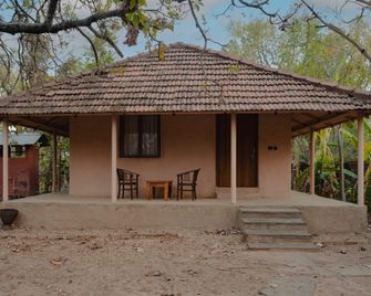 Monsoon Forest Bandhavgarh - Tala - Building